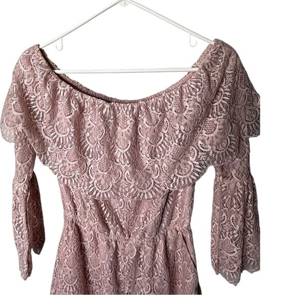BB Dakota Mauve Lace Off-the-Shoulder Romper Size Small - Picture 5 of 9